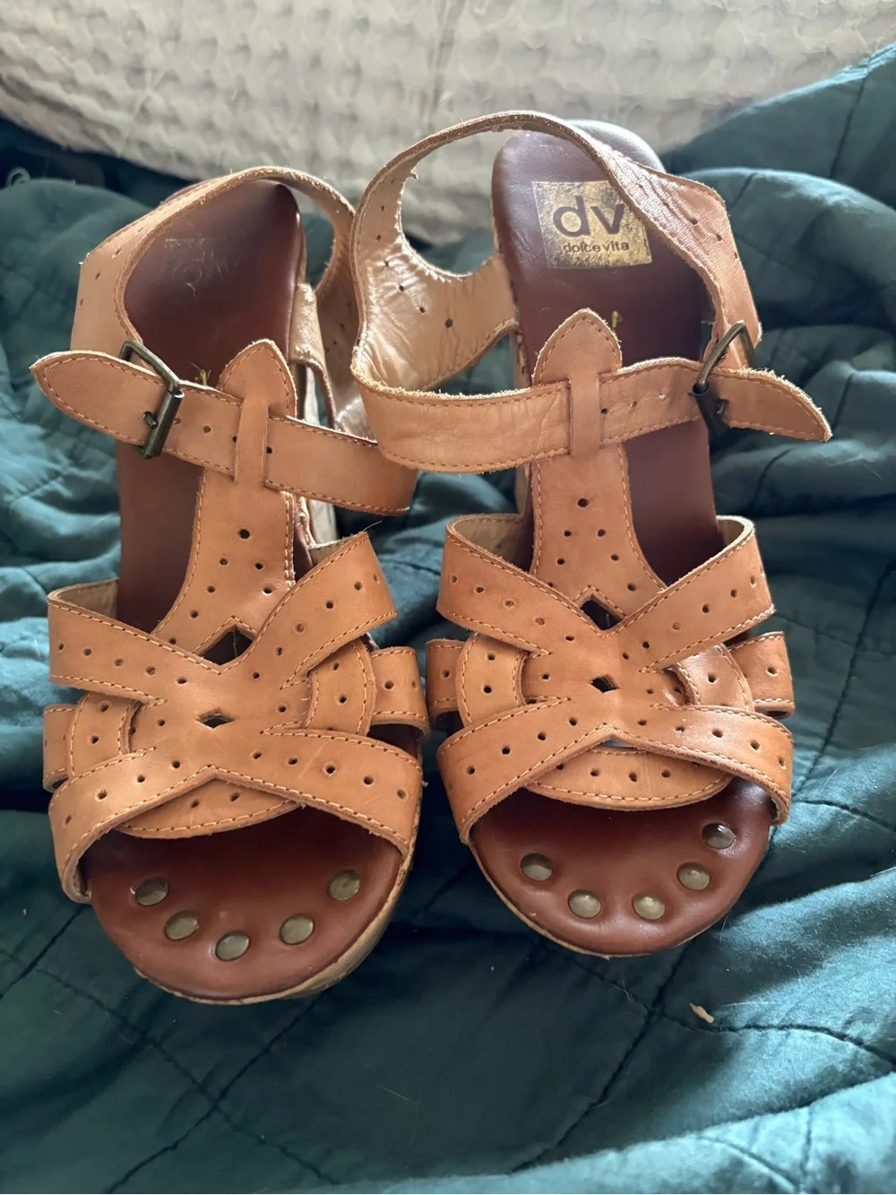 DV by Dolce Vita platform heel sandal in size 7, tan leather